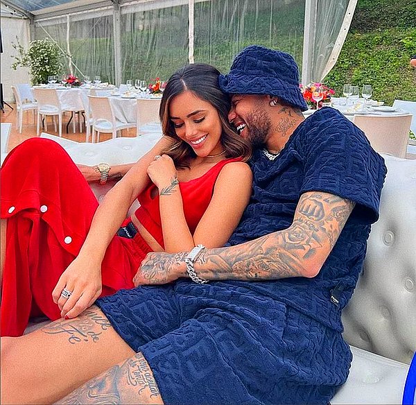 8. Futbolcu Neymar ve influencer Bruna Biancardi ile aşk yaşadıklarını açıkladı!