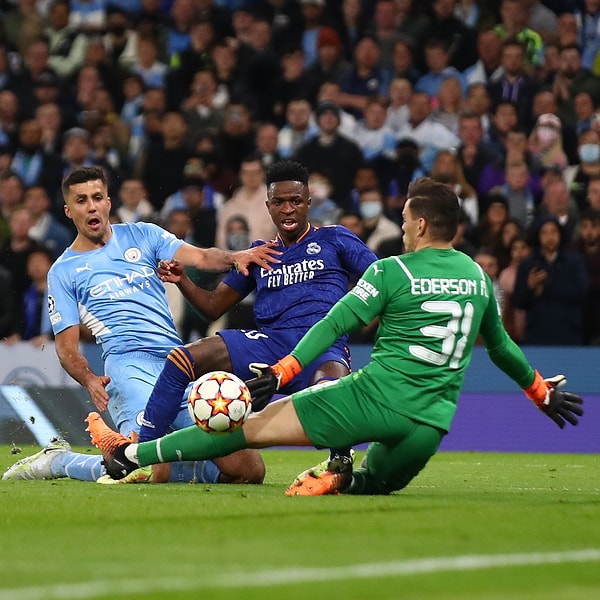 Foden'ın golünden 2 dakika sonra Vinicius Junior inanılmaz bir koşuyla topu ceza sahasına taşıdı ve İspanyol ekibi adına durumu 3-2'ye getirdi.