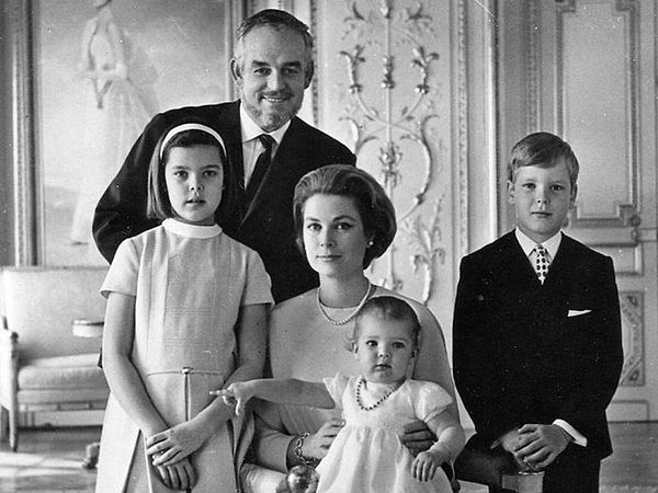Dışarıdan peri masalı gibi görünse de Grace Kelly, kraliyet ailesinde olmanın yoğun taleplerini ve beklentilerini karşılamak için defalarca mücadele etti.