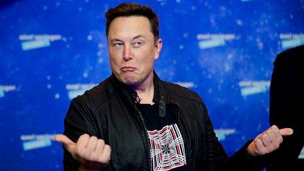 Forbes'un 11 Mart 2022 itibarıyla gerçekleştirdiği hesaplamaya göre Tesla ve SpaceX CEO'su Elon Musk 219 milyar dolarla dünyanın en zengin insanı Elon Musk.