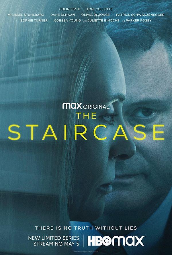 1. Kadrosunda Colin Firth, Toni Collette ve Sophie Turner gibi isimlerin yer aldığı The Staircase dizisinden yeni bir afiş yayımlandı.