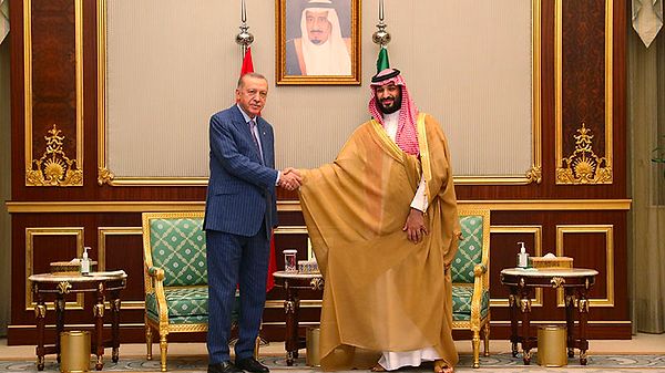 Cumhurbaşkanı Recep Tayyip Erdoğan, Suudi Arabistan’ın Cidde kentinde Suudi Arabistan Kralı Salman bin Abdülaziz ile bir araya geldi.