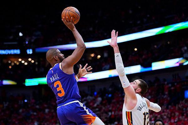 Phoenix Suns, deplasmanda New Orleans Pelicans'ı 115-109 yendi ve seride 4-2 öne geçerek yarı finale kaldı.