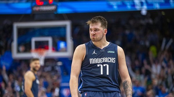 Dallas Mavericks, deplasmanda Utah Jazz'ı, 98-96 yenerek Batı Konferansı ilk tur serisinde 4-2 öne geçti ve yarı finale yükseldi.