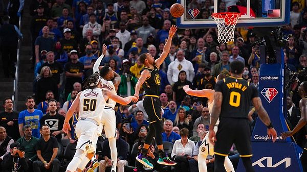 Golden State Warriors, beşinci maçta ağırladığı Denver Nuggets'ı 102-98 yenerek seriyi 4-1 kazandı.