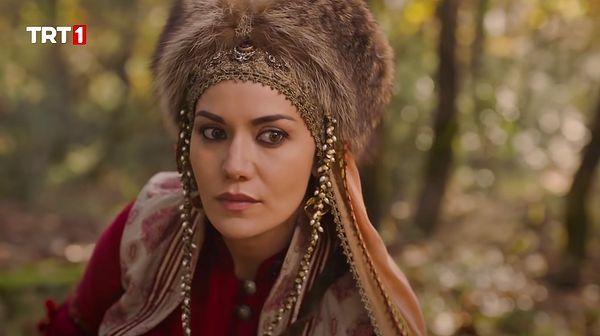 Son olarak 2017 yılında Ölene Kadar dizinde canlandırdığı Selvi karakteri ile izlediğimiz güzel oyuncu, 2021 yılının sonlarına doğru Alparslan: Büyük Selçuklu dizisiyle ekranlara gelmeye başladı.