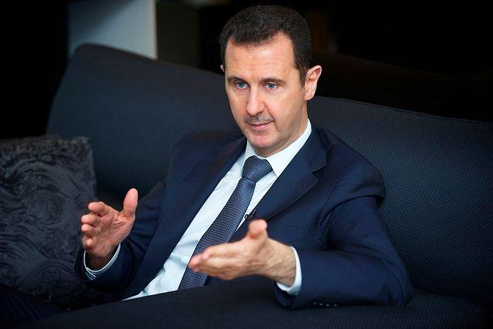 Esad, Genel Af İlan Etti