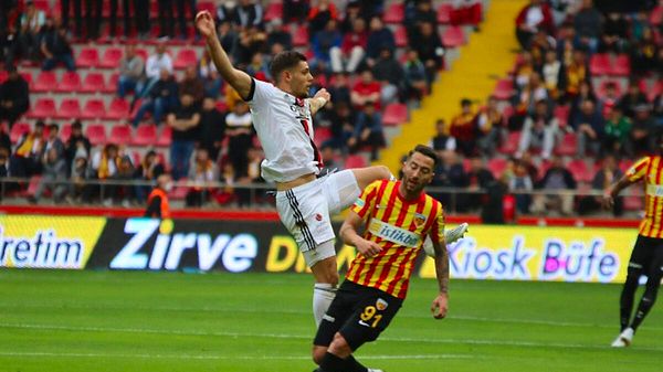 Beşiktaş'ta Montero, 82. dakikada ikinci sarı karttan kırmızı kart gördü. Maçın son saniyelerinde Cardoso attığı golle maçın sonucunu belirledi. Karşılaşmayı Beşiktaş 3-2 kazanmayı başardı.