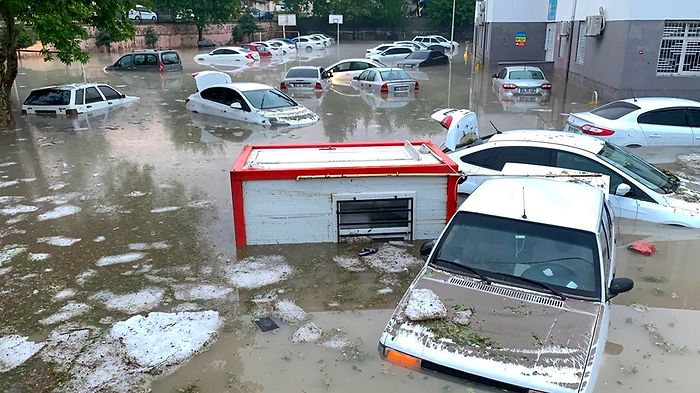 Adıyaman'da Sel: Onlarca Ev ve Araç Su Altında Kaldı, Mahsur Kalanları Vatandaş Kutardı