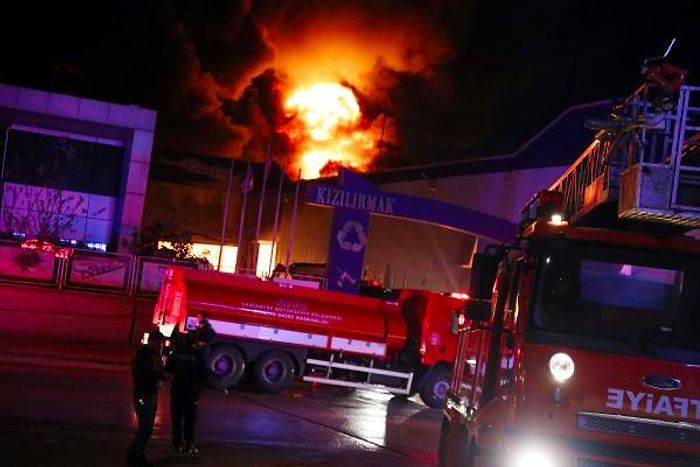 Gaziantep’te Geri Dönüşüm Fabrikasında Yangın