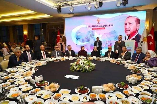 AKP Kahramanmaraş İl Başkanlığı'nın düzenlediği iftar ise görkemli sofrası ile dikkat çekti. 👇