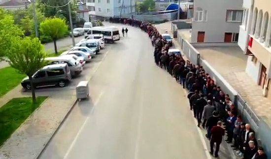 Korona Nedeniyle Ara Vermişlerdi: Bursa'da 1 Kilometrelik Bayramlaşma Kuyruğu