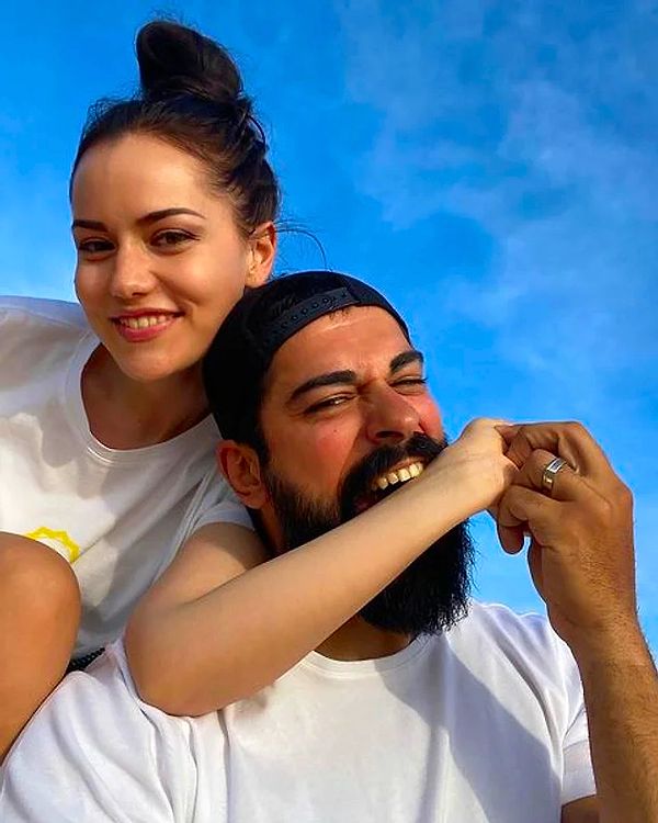 3. Oyuncu Fahriye Evcen ve Burak Özçivit çiftinin tanışma hikayesini öğrendik!