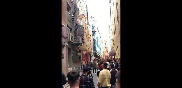 12. Bayramın birinci günü Taksim'de 'Travestiler sokağı' olarak adlandırılan bölgede kaydedilen yabancı uyruklu kişilerin görüntüleri konuşuluyor.