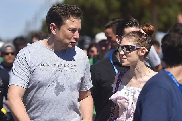 Elon Musk, Trans Birey Chelsea Manning'le Flörtleşen Grimes'ın Haberiyle Birlikte Transfobik Paylaşım Yaptı