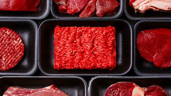 Longo ve Anderson, yürüttükleri çalışmada tüketilen işlenmiş et ve kırmızı et miktarını olabildiğince azaltıp bitkisel kaynaklı proteinler alınması gerektiğini söylüyor.