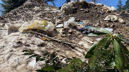 Turist Hatırası: Kartepe'de Karlar Eriyince  Tatilcilerin Bıraktığı Çöp Tepeleri Ortaya Çıktı