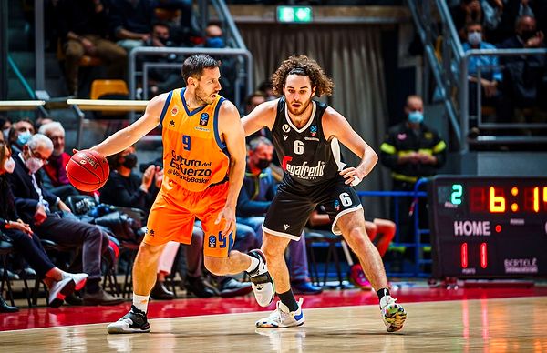Frutti Extra Bursaspor, Valencia Basket ile Virtus Segafredo Bologna eşleşmesinin kazananıyla 11 Mayıs'ta finalde karşılaşacak.