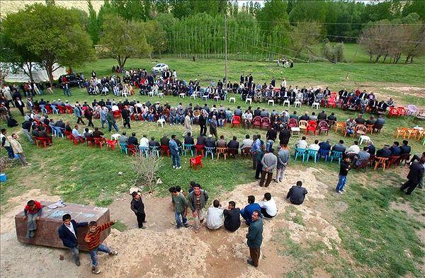 Bugün Türkiye'de ne oldu? 2009'da Mardin'in Mazıdağı ilçesine bağlı Bilge köyünde yapılan bir düğün sırasında düğündekilere ateş açılır. Saldırıda 6'sı çocuk, 3'ü hamile 44 kişi ölür.