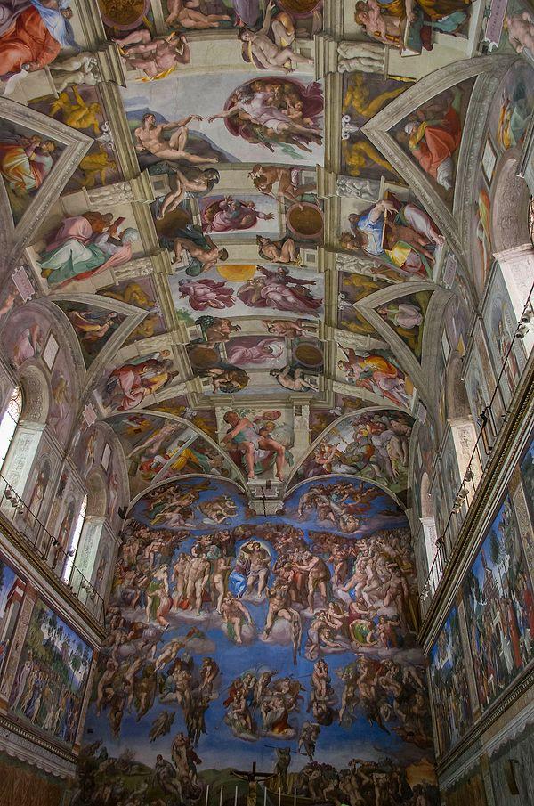 2. Sistine Şapeli'ndeki ünlü Michelangelo freskleri 1508 ve 1512 yılları arasında yapıldı.