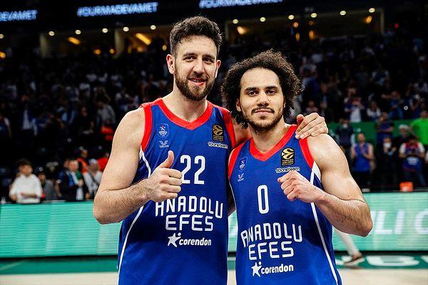 Son şampiyon Anadolu Efes, üst üste üçüncü kez EuroLeague Final Four'a yükselme başarısı gösterdi.