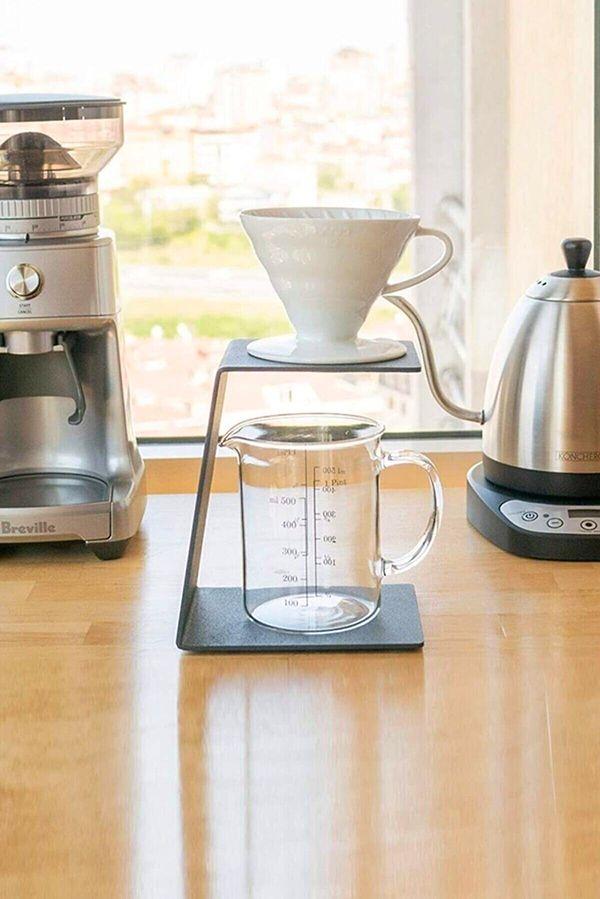 2. Filtre kahve makinesiyle kahve demlemeye alışanlar için zahmetli.