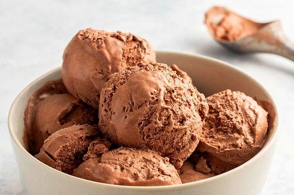 3. Her zaman peşinden koşturtan bir tutku: Çikolatalı dondurma!