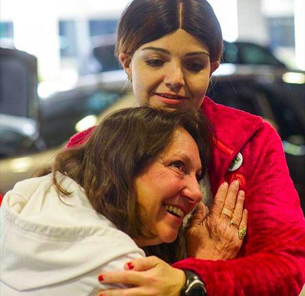 1. Hayatını kaybeden oğlunun kalp atışlarını oğlunun yaptığı organ bağışı neticesinde dinleyebilen bir anne: