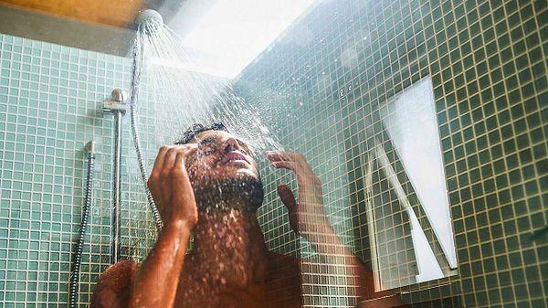 Uzmanlar, sıcak duşların antrenman sonrası toparlanma için ne kadar etkili olduğunu tam olarak anlamış değiller, ancak açık olan şu ki, ısı genel olarak dolaşımı artırabilir.