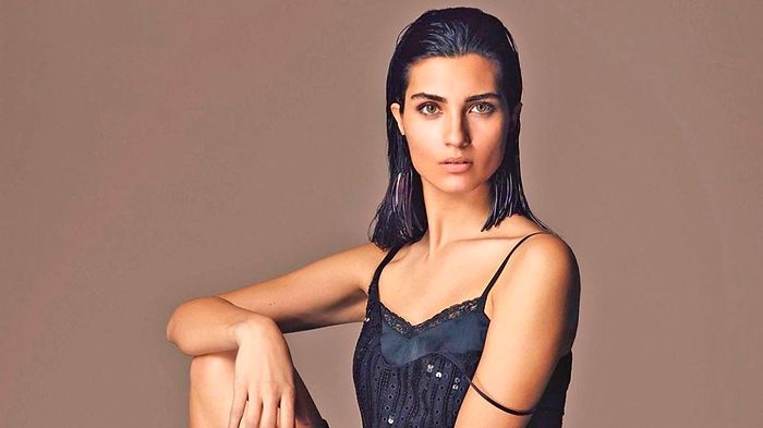 Tuba Büyüküstün, Yazdığı Aşk Notlarını İle Gündemde! Ünlü Oyuncu Kimden Bahsediyor?