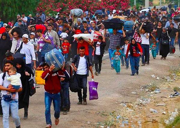 10.  Türkiye İşçi Partisi Genel Başkanı Erkan Baş, Suriyeli sığınmacılarla ilgili 'Sokaktaki garibanı hor görmek kolay. AKP'nin başımıza açtığı bela ile karşı karşıyayız. Bu kafayla gidilirse 5 milyon sığınmacı daha gelir.' dedi.