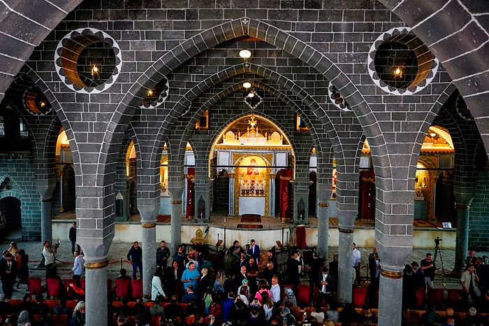 Restorasyonu Tamamlanan Tarihi Kilisede Yıllar Sonra İlk Ayin