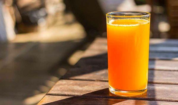 1. Aç karnına meyve suyu ve özellikle portakal suyu içmek.