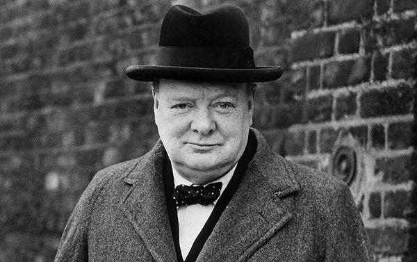 16. "Başarı son değildir; başarısızlık da ölümcül değildir. Önemli olan devam etme cesaretini gösterebilmektir.” W. Churchill