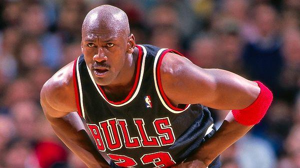 17. "Başarısızlığı kabul edebilirim ama denememeyi asla kabul edemem." Michael Jordan