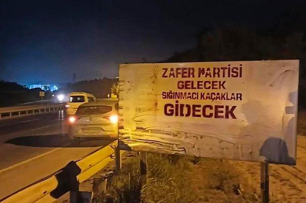 7. Zafer Partisi Arnavutköy İlçe Başkanı Adem Şeker'in "Zafer Partisi gelecek mülteciler gidecek" yazılı pankart ve afişler nedeniyle gözaltına alındığı bildirildi.