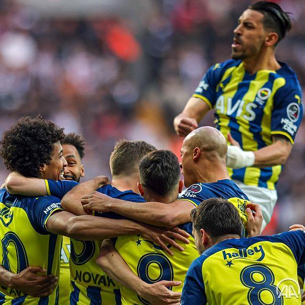 Fenerbahçe'nin ligdeki 7 maçlık galibiyet serisi sona erdi, yenilmezlik serisi ise 12 maça çıktı.