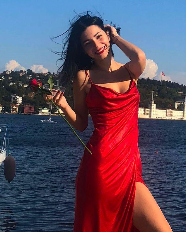 Simge Sağın İç Çamaşırlı Elbisesiyle Gülşen'i Solladı! Ünlülerin Instagram Paylaşımları (9 Mayıs)