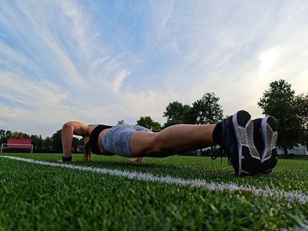 ABD Sağlık ve İnsan Hizmetleri Bakanlığı, 18 - 64 yaş aralığındaki her yetişkinin haftada en az 150 dakika fiziksel aktivite veya 75 dakika yorucu egzersiz yapmasını öğütlüyor.