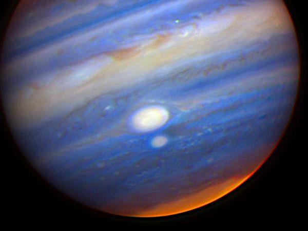 Jüpiter'in atmosferinde devasa fırtınalara şahit olun.