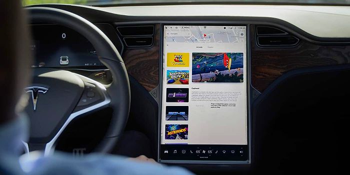 Tesla'yı Hackleyip Yeni Özelliklerle Modifiye Etti!