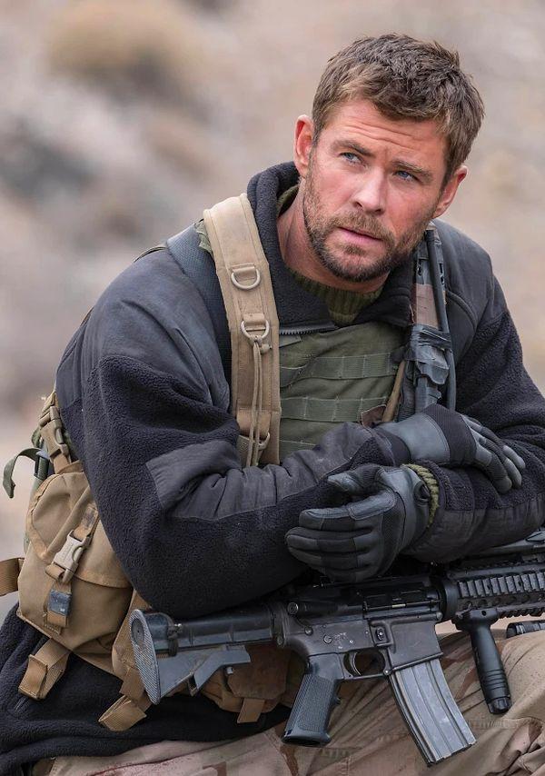 Chris Hemsworth ilk başrolünü Mart 2010'da vizyona giren Amerikan bağımsız suç-gerilim filmi olan 'Ca$h' ile aldı.