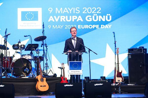 Avrupa Birliği’nin temellerinin atıldığı gün olan 9 Mayıs Avrupa Günü etkinlikleri, AB Türkiye Delegasyonu Başkanı Büyükelçi Nikolaus Meyer-Landrut’un Ankara CerModern Sanat Galerisi’nde verdiği geniş katılımlı resepsiyon ile başladı.