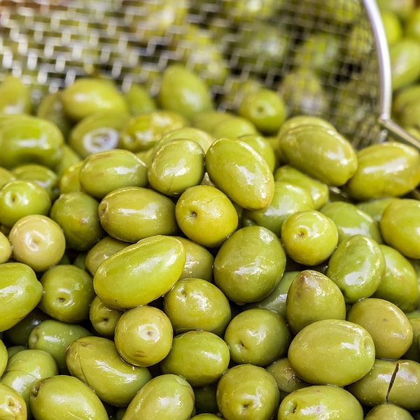 Aydın Memecik zeytini. Memecik, Ege Bölgesi'nin en yaygın zeytin türlerinden biridir. Büyük ve Küçük Menderes vadilerinde yaygın olarak yetiştiren bu zeytin 2021 yılında coğrafi tescil almıştır.