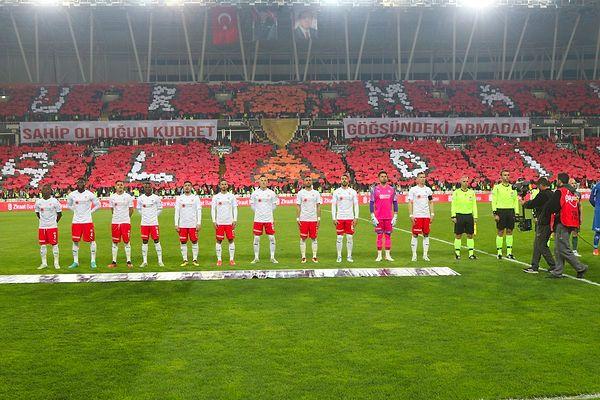 Demir Grup Sivasspor, 2-1 kazandığı ilk maçın rövanşında Aytemiz Alanyaspor ile 1-1 berabere kaldı ve Ziraat Türkiye Kupası'nda finale yükseldi.