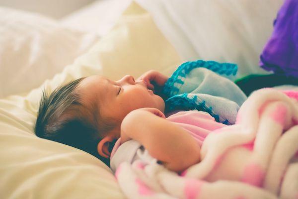 12 - 36 aylık çocuğunuzun uyku apnesi olmasında şüphe ediyorsanız uykusunda dikkat etmeniz gereken semptomlar: