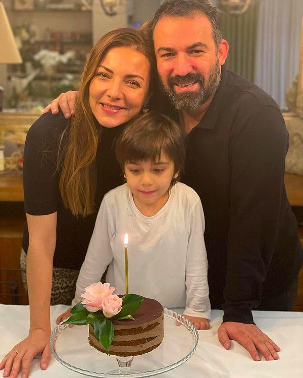 Bu evlilikten Çınar Ali adını verdikleri bir oğulları olan ikili, sosyal medya hesaplarında sık sık fotoğraf paylaşmayı da ihmal etmiyor 👇