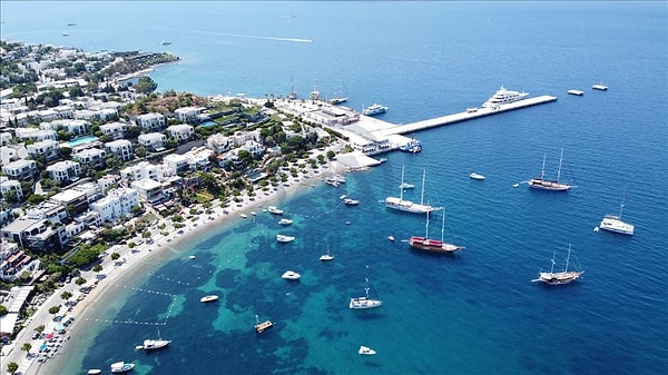 Diğer bir yaz turizmin cenneti olan Muğla'dayız. Muğla Ortaca, Dalaman, Köyceğiz, Fethiye, Marmaris, Milas, Datça ve Bodrum gibi tatil cenneti yerleriyle çok meşhurdur. Muğla'ya uğradığınızda denemeniz gereken yöresel ürünler ise şöyle: