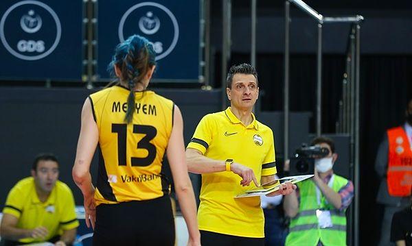 Giovanni Guidetti VakıfBank SK Kadın Voleybol Takımının koçluğunu yapmaktadır. Guidetti 2017 tarihinden bu yana Türkiye Milli Kadın Voleybol Takımını da çalıştırıyor.