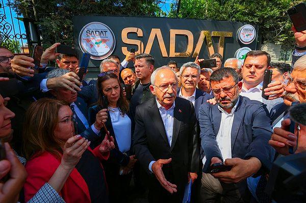 1. CHP lideri Kemal Kılıçdaroğlu, SADAT'ın önünde açıklama yaptı. Kılıçdaroğlu 'Seçim güvenliğinde bir şey olursa bunun sorumlusu SADAT'tır ve Saray'dır' dedi.
